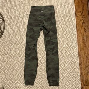 Lululemon size 2 green camo leggings